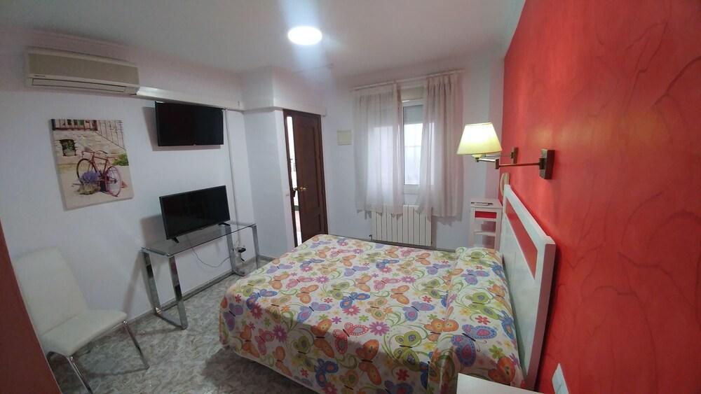 Dona Carmen Hotel *